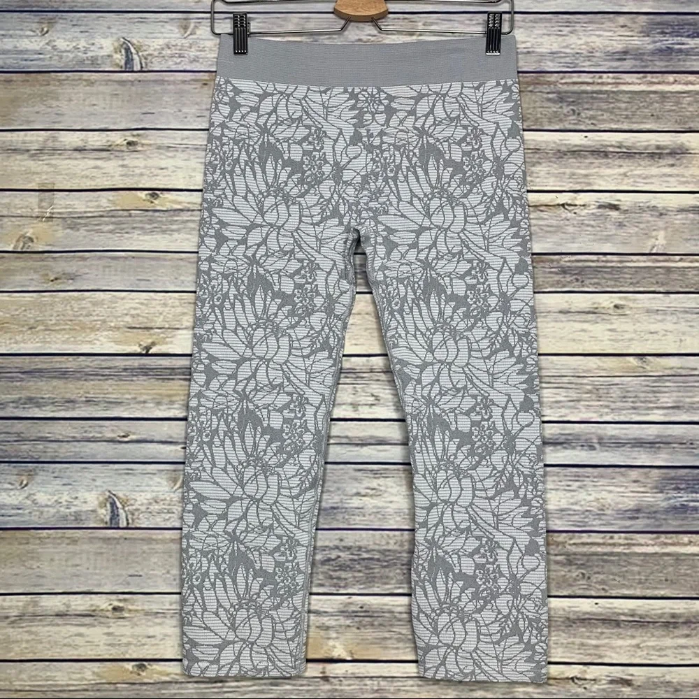 Fabletics Sebastian Mid-Rise Crop, Sz Sm - Picture 4 of 11